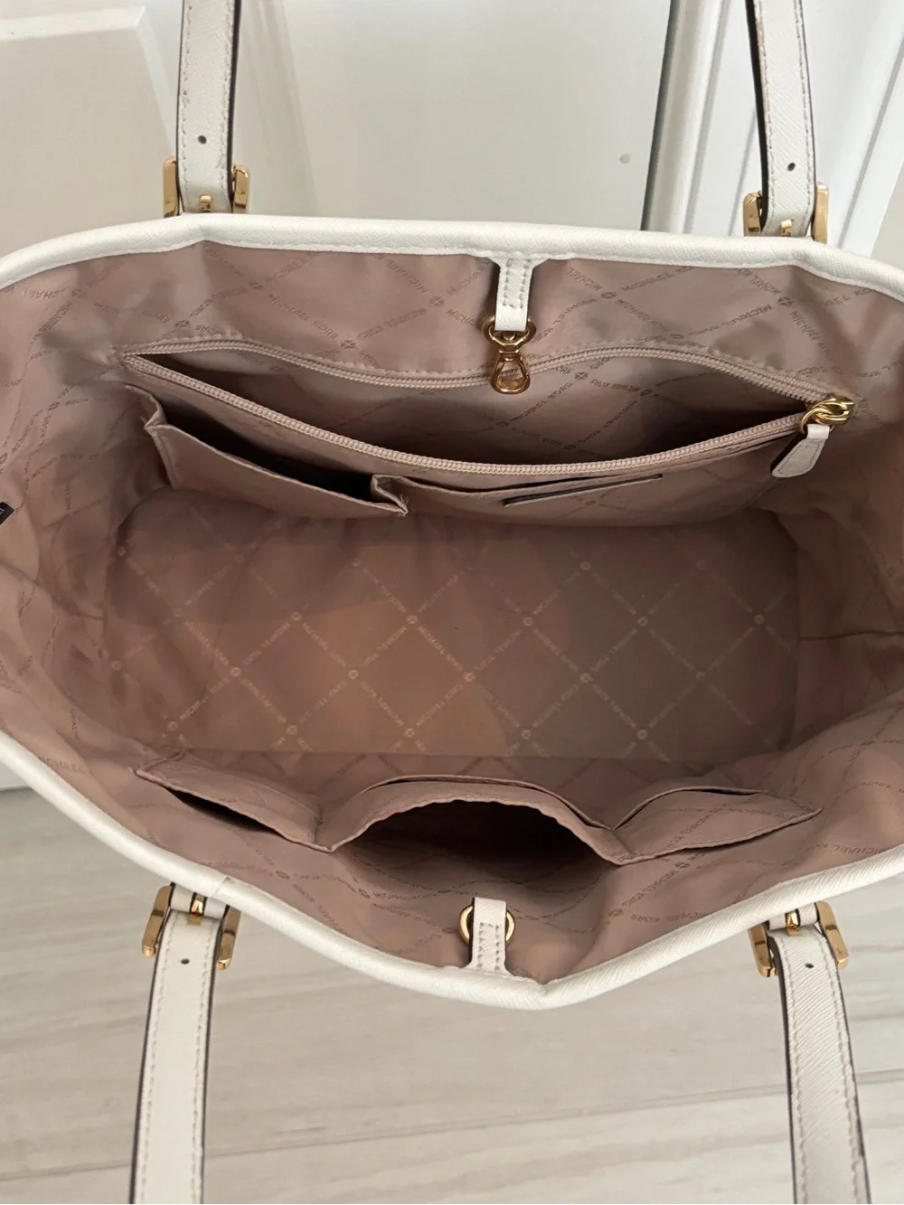 Michael Kors White Leather Tote Bag - Picture 3 of 4